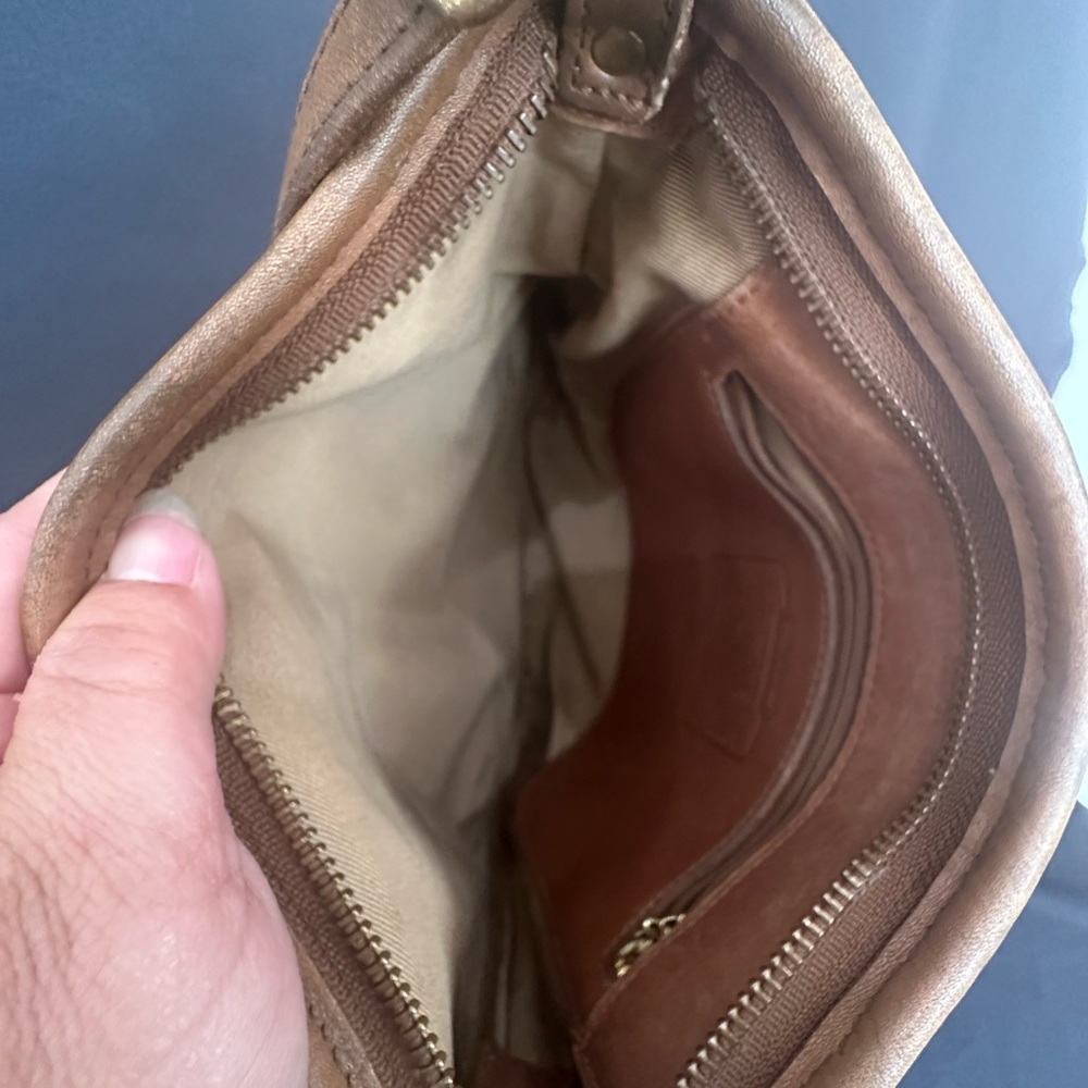Vintage Coach Brown Leather Shoulder Bag with Gold Hardware - Picture 8 of 8